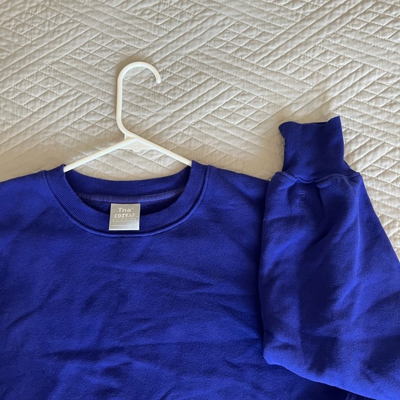 TNA Cozy - Purple Fleece Cropped Crewneck - US SM - Picture 4 of 14